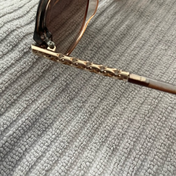 Women’s Sunglasses. - Picture 3 of 5